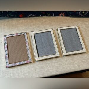 Bundle of picture frames